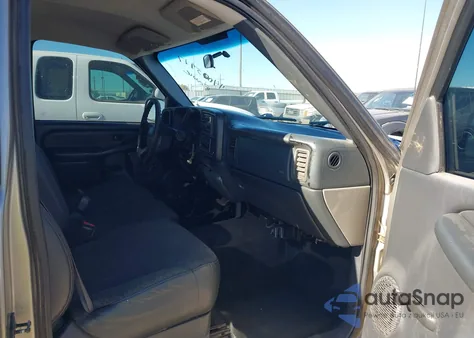 2000 Chevrolet Silverado 1500 z USA, uszkodzony, nr VIN 1GCEC14W9YZ132571